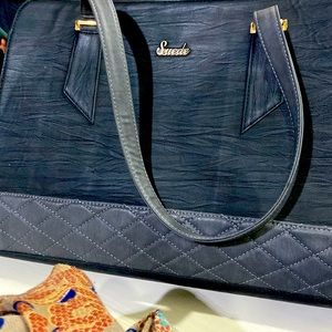 Black laptop bag for 14 inch lappy